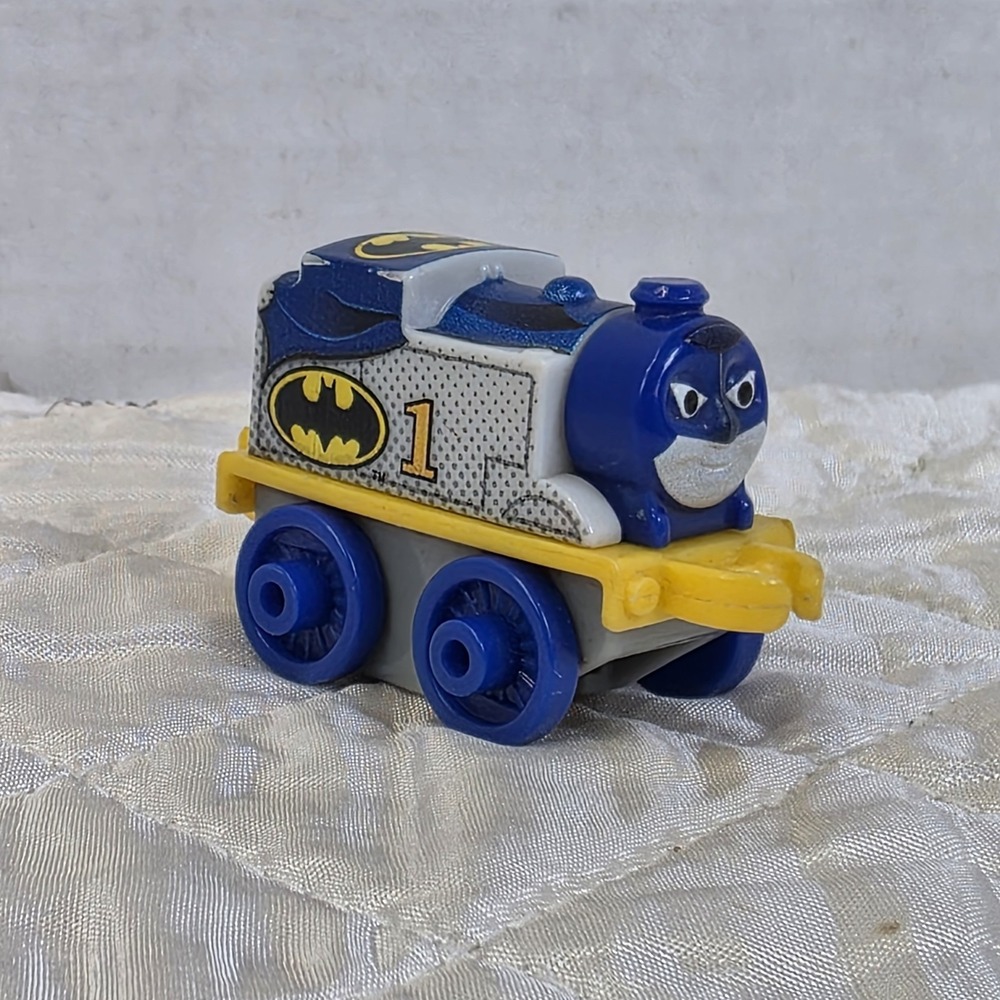 Thomas & Friends MINIS Batman Mini Train THOMAS DC Comics Toy Mattel 2015